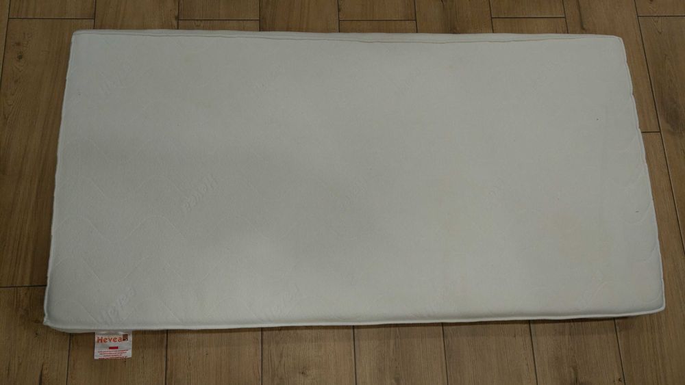 Materac lateksowy + pokrowiec Hevea 120x60x8 do łóżeczka dziecięcego
