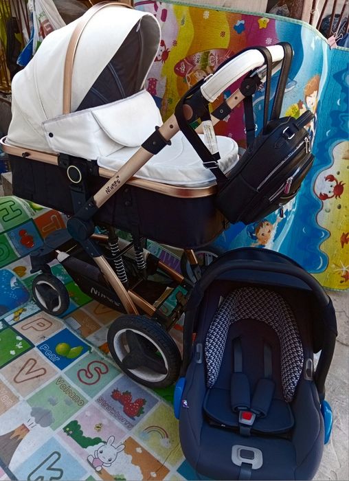 Продам детскую коляска Ninos 3 блока с автокреслом супер легкая.
