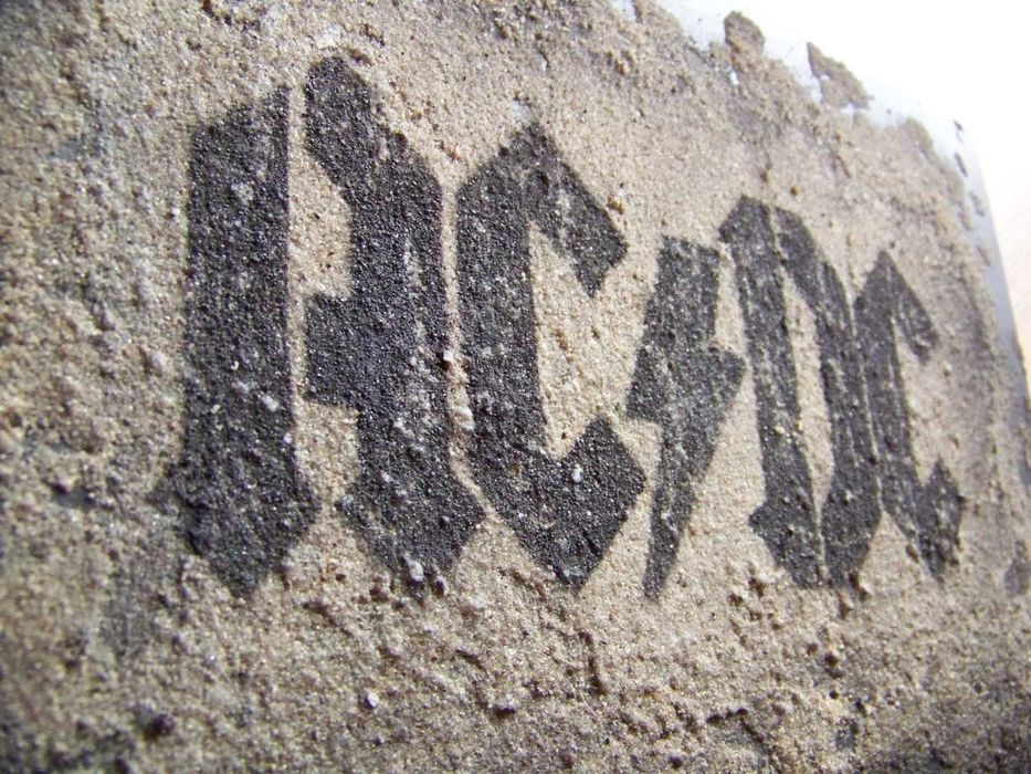 AC/DC Malowany ręcznie obraz na piaskowym tle