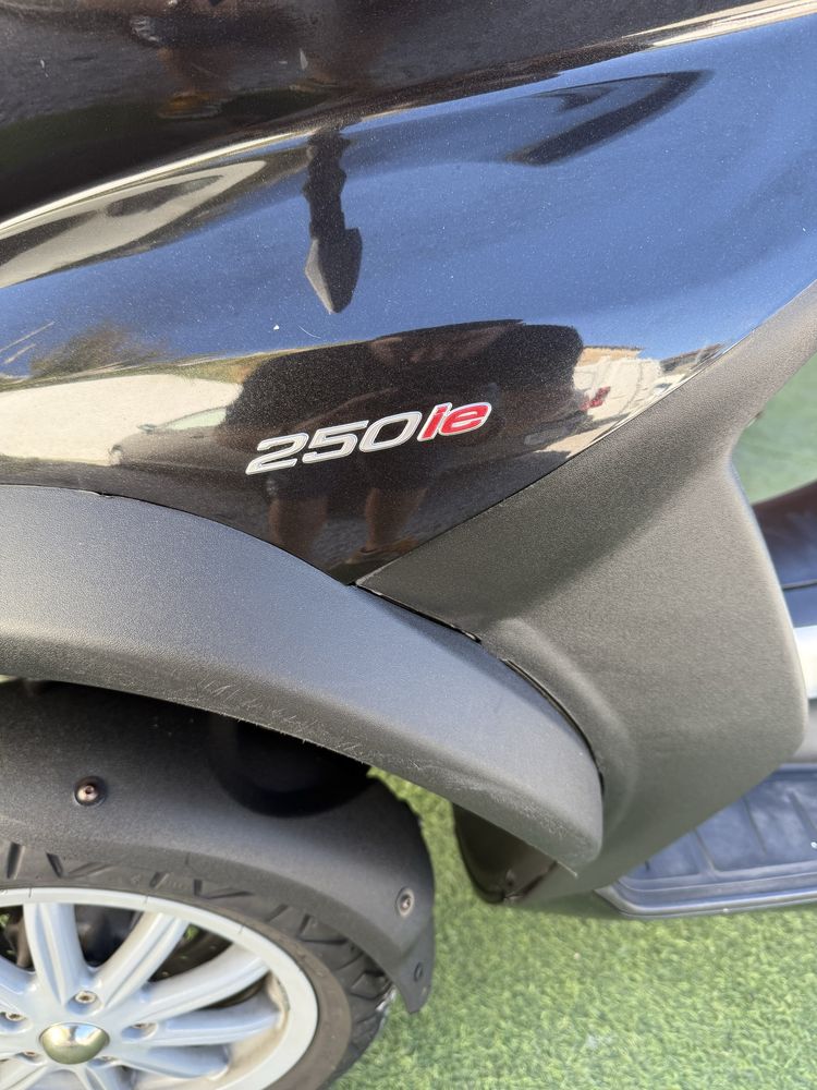 Triciclo 250 I E COMO NOVO