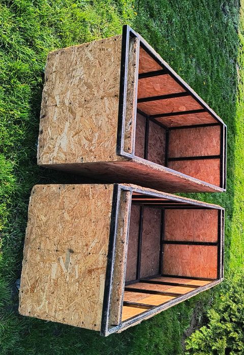 Skrzynie transportowe magazynowe na kółkach obrotowych i bez kółek.