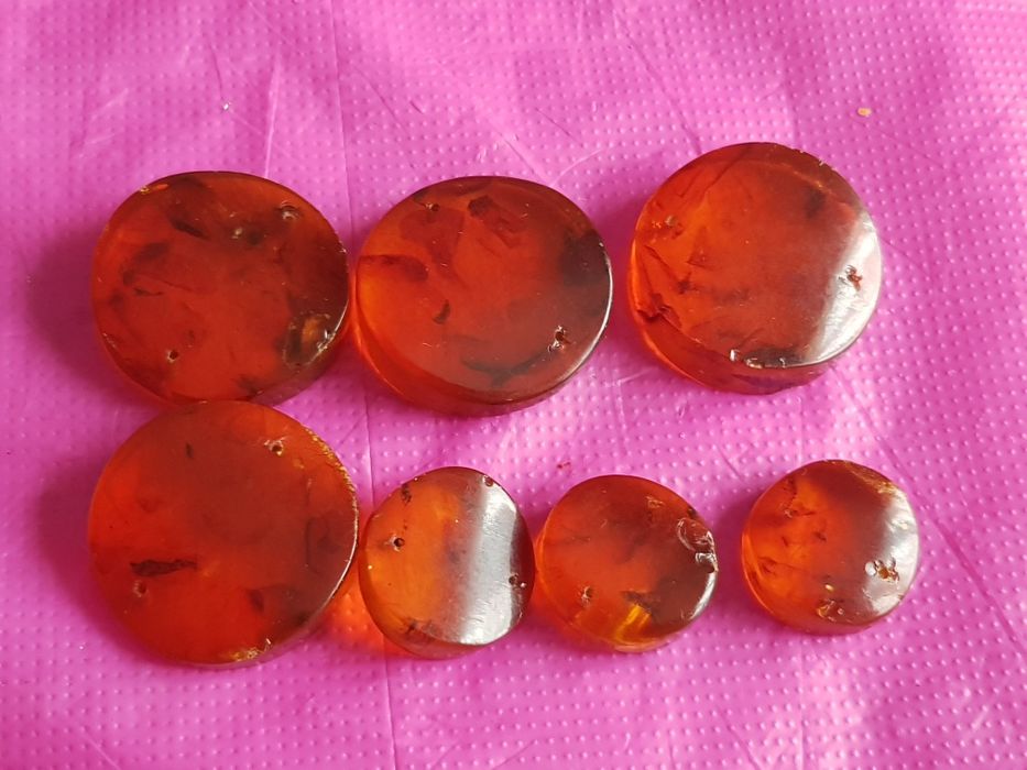 Продам бурштині камінці