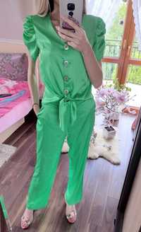 Ekskluzywny zielony komplet satynowy bluzka wiązana i spodnie