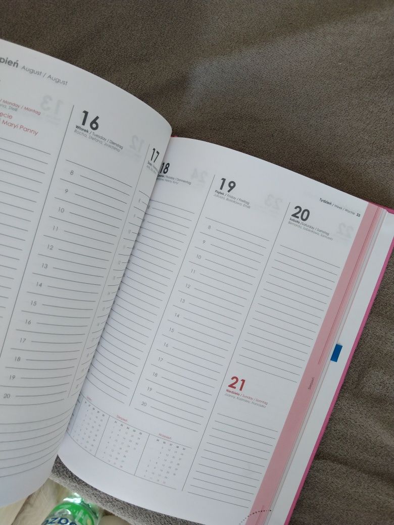 Różowy kalendarz notatnik