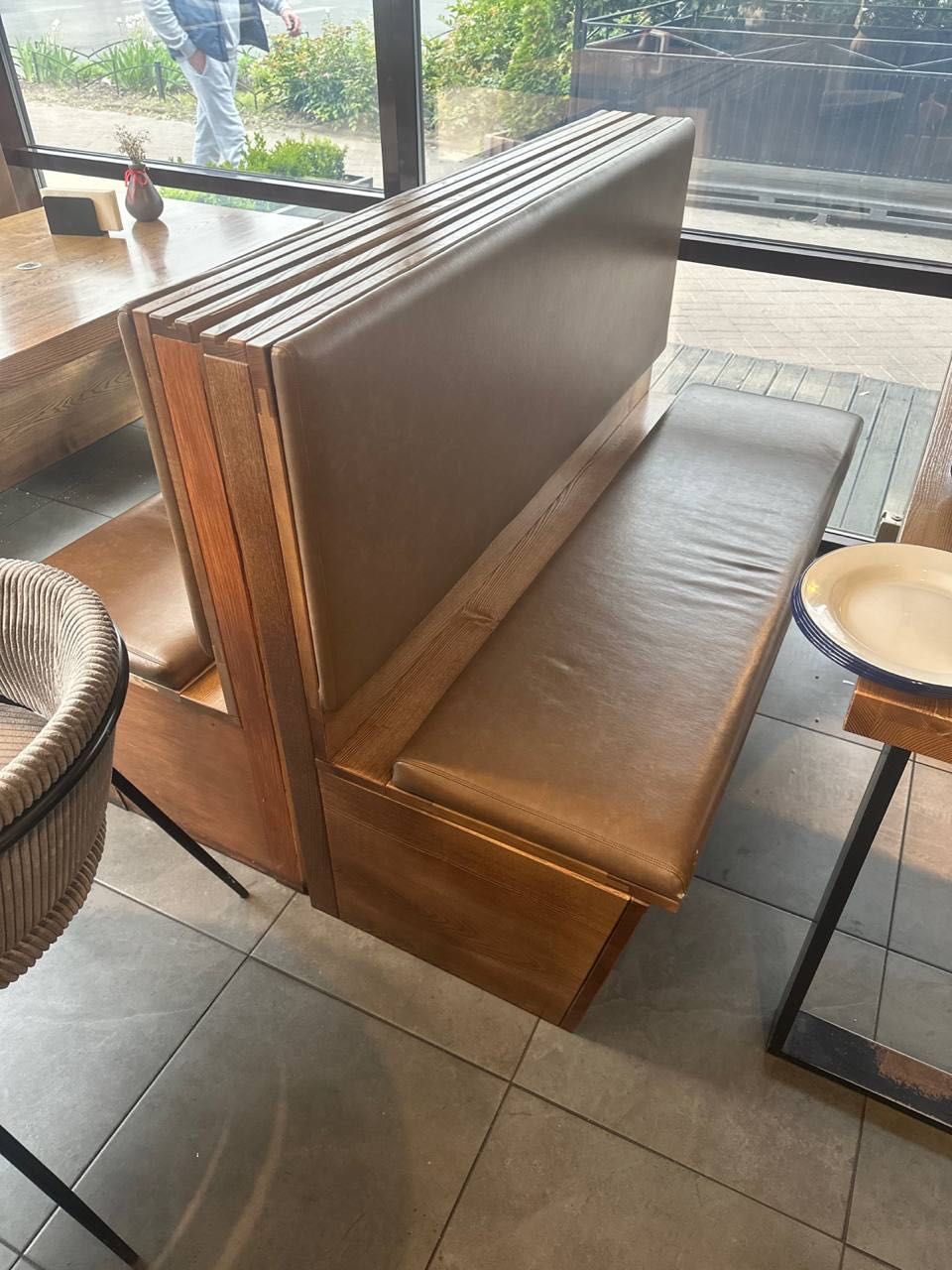 стільці крісла кухонні для кафе ресторану літнього майданчику
