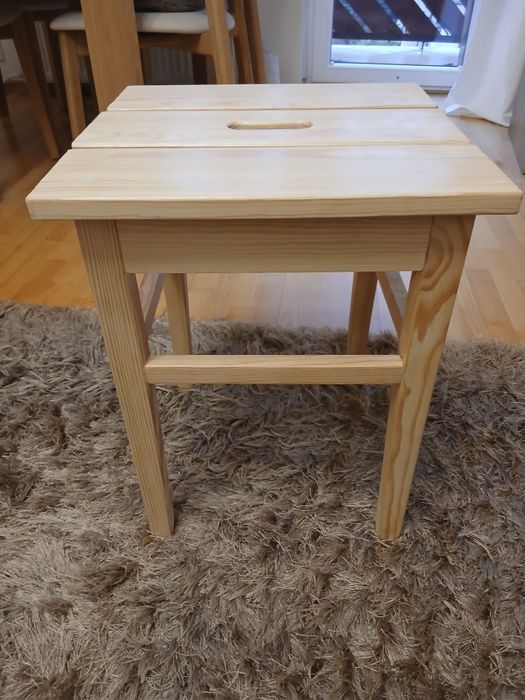 Stołek  z drewna