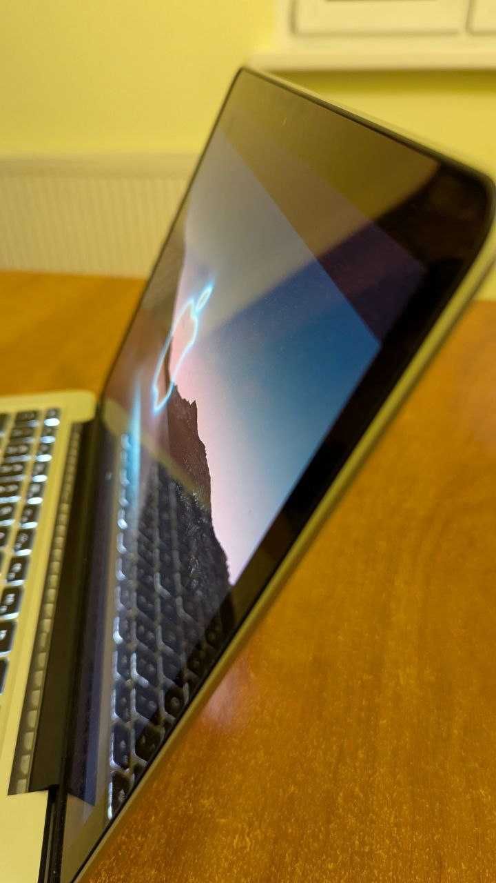 MacBook Pro 13 Silver 2015 i5/8 gb/256 gb