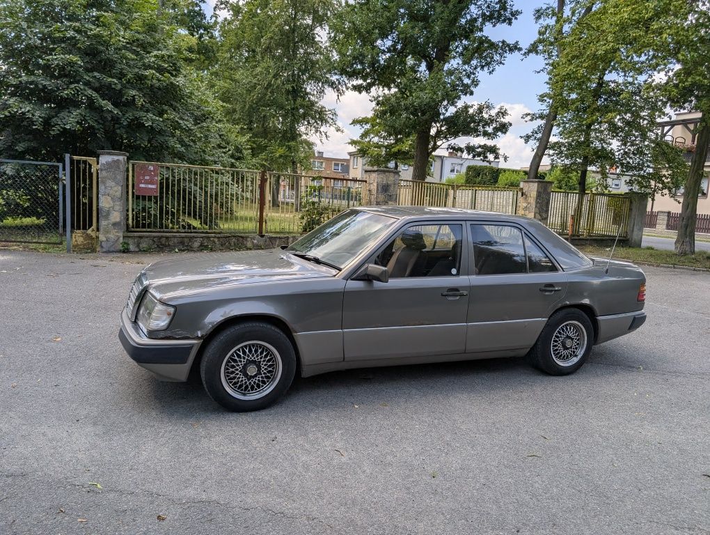 Mercedes W124 niski przebieg super stan techniczny