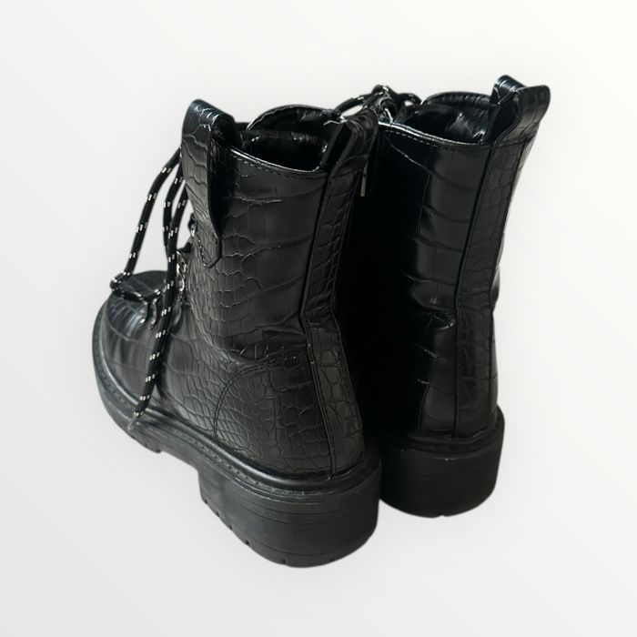 Стильні жіночі черевики під крокодилячу шкіру PLT