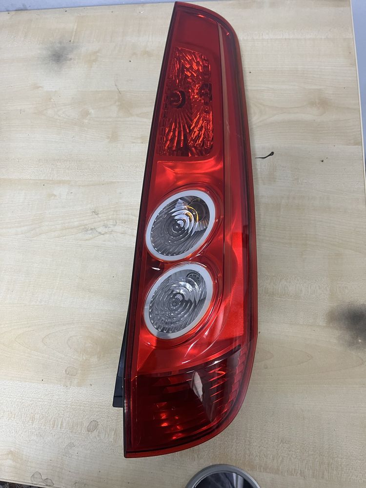 Ліхтар лівий,правий Ford Fiesta