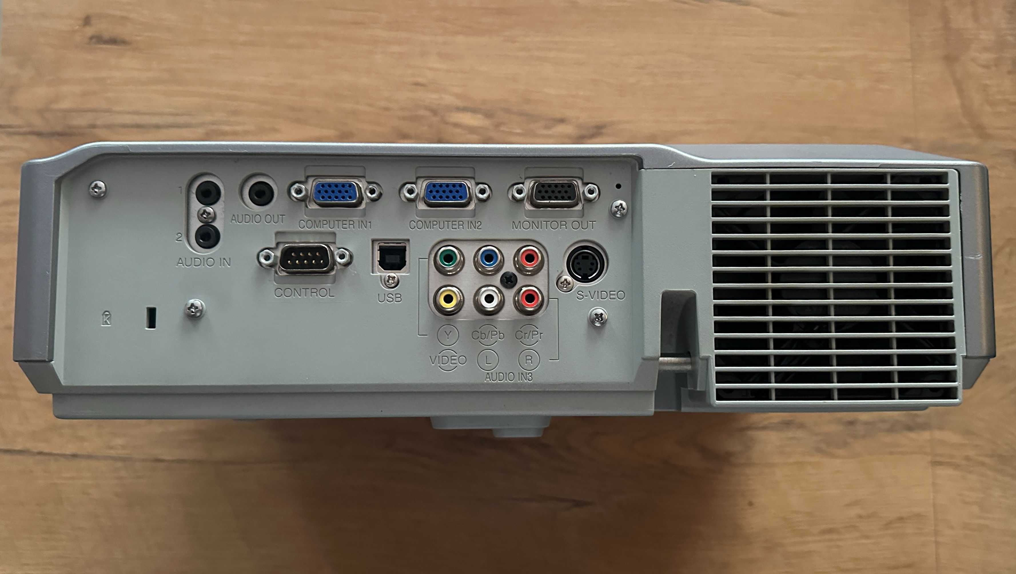 Projektor Rzutnik HITACHI ED-X32 + pilot Logitech Harmony 350