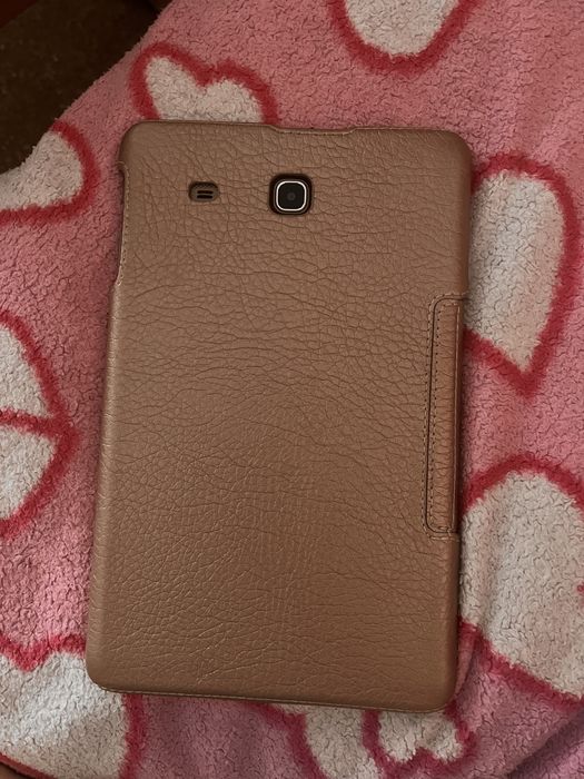 Планшет Samsung SM-T561