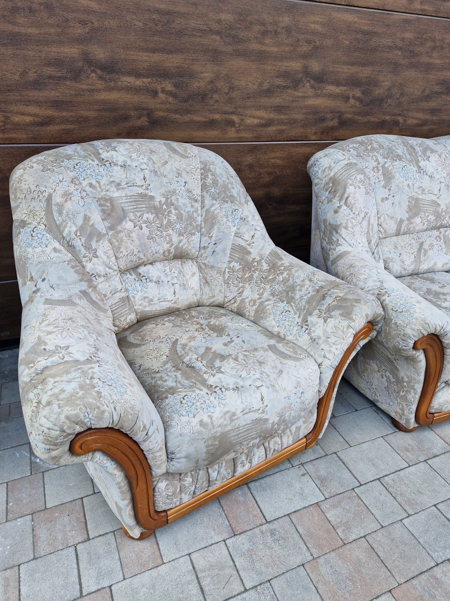 Zestaw wypoczynkowy: sofa 3-osobowa + 2 fotele – klasyk, drewno, retro