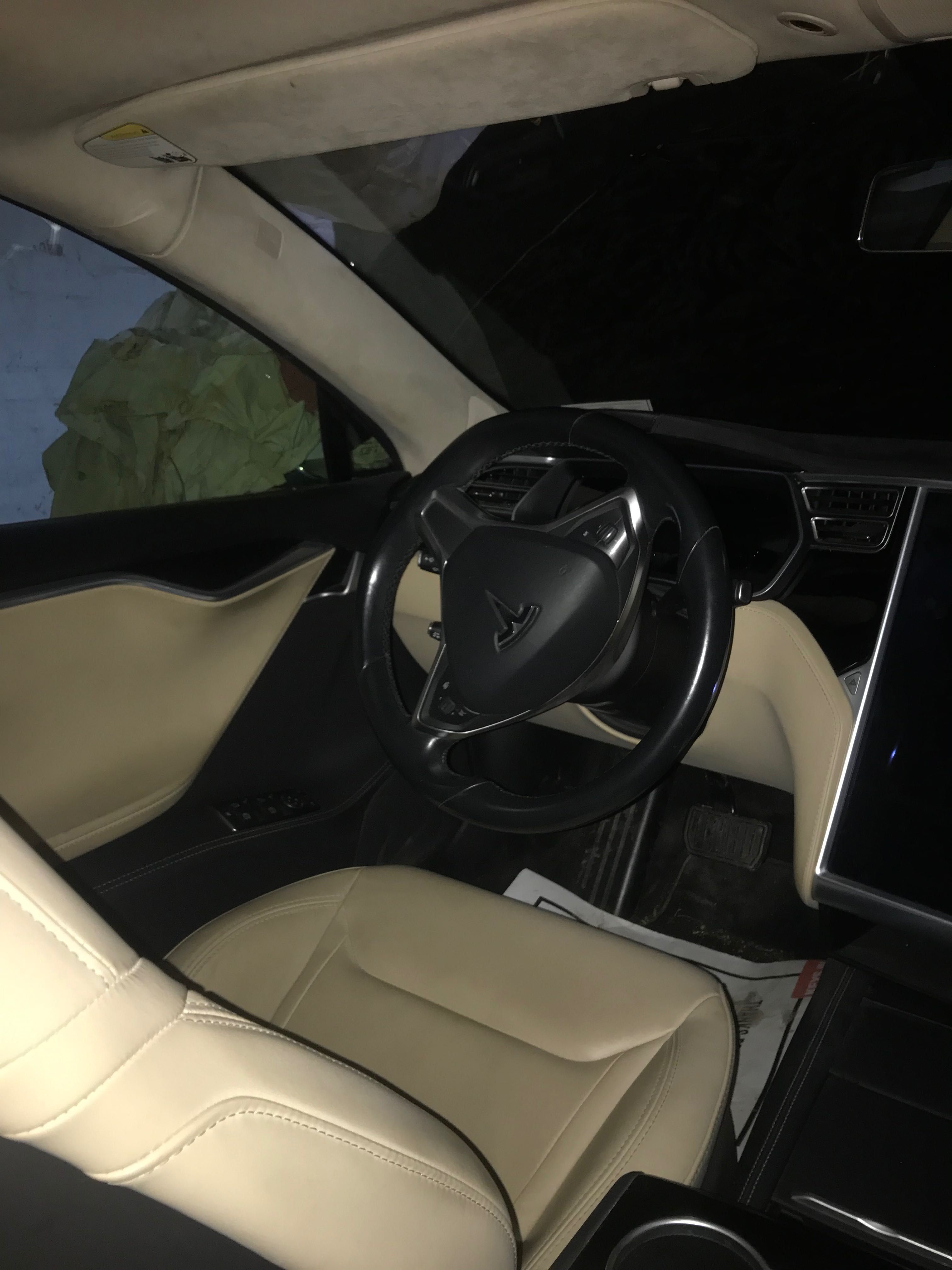 Tesla s.                                      I