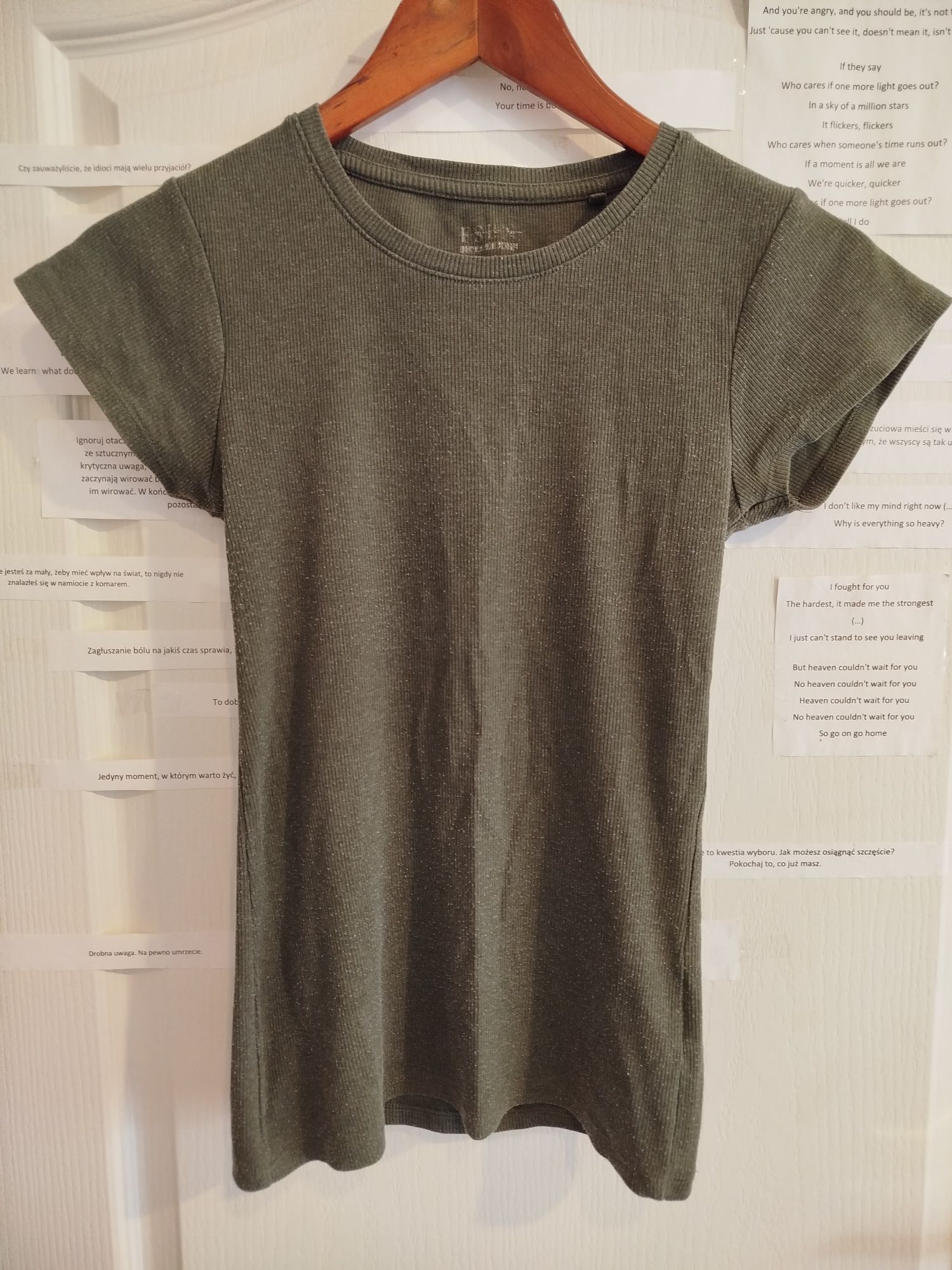 Klasyczny T-shirt damski