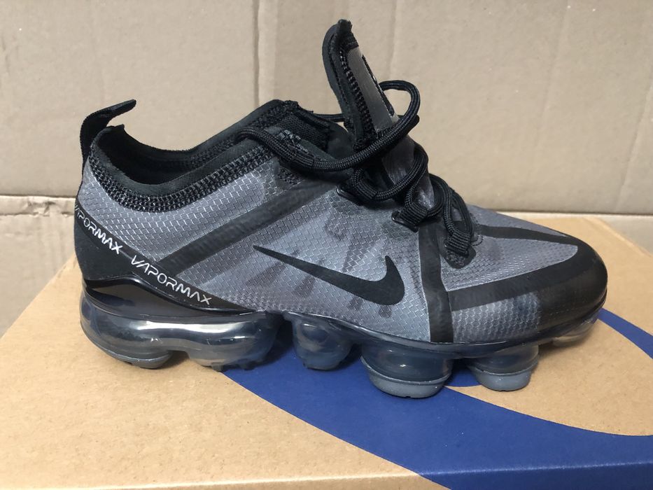 Кросівки Nike AIR VAPORMAX колір: сірий 36,5