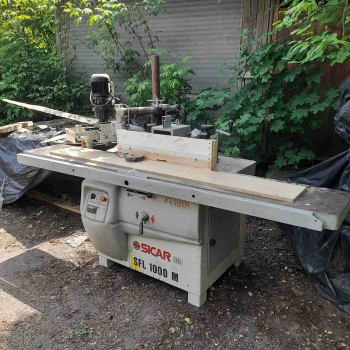 Станок фрезерний  Sikar.Вертикально фрезерний з податчиком