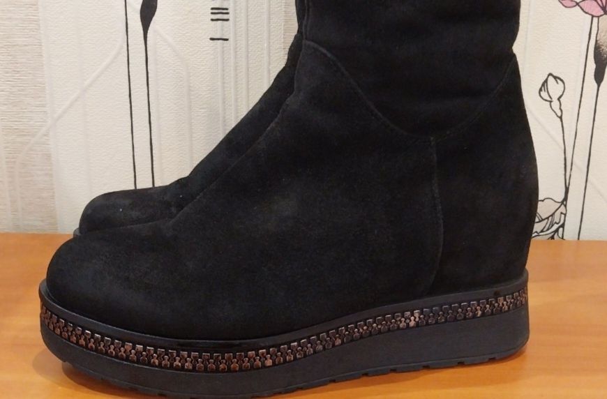 Продам женские замшевые (кожа) зимние сапоги -  ботфорты Fabio Monelli