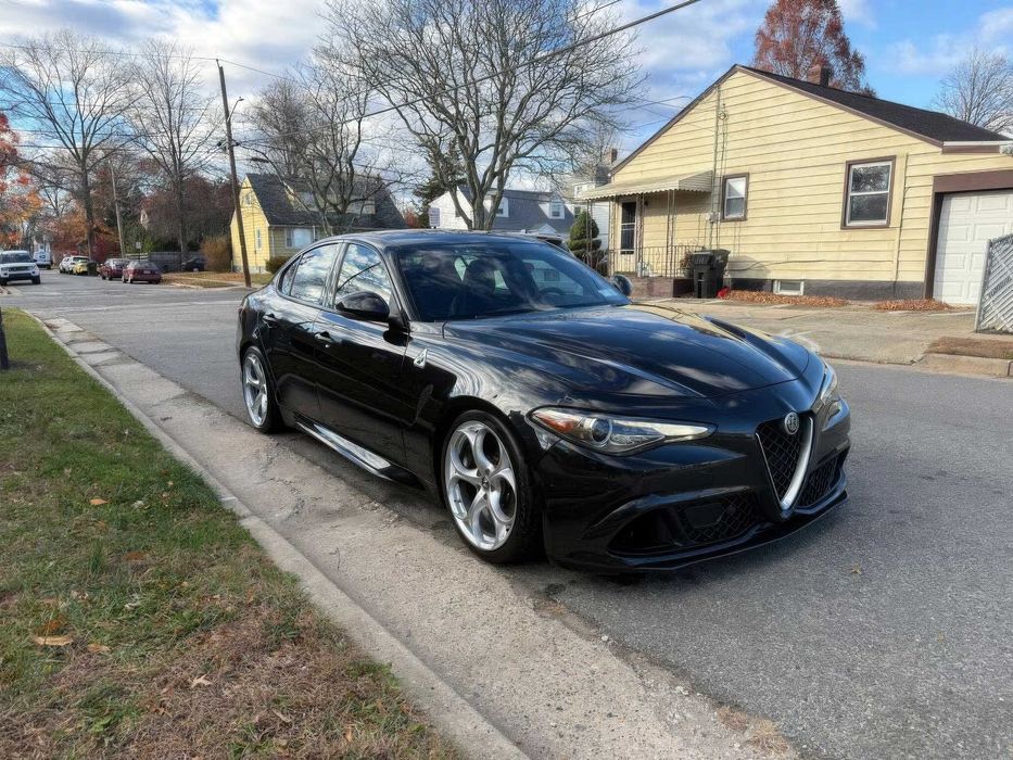 Alfa Romeo Giulia Quadrifoglio      2018