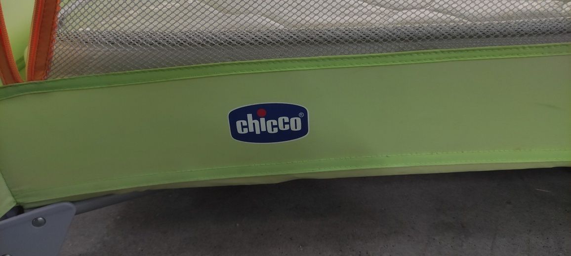 Cama de viagem Chicco com colchão de molas Bebecar