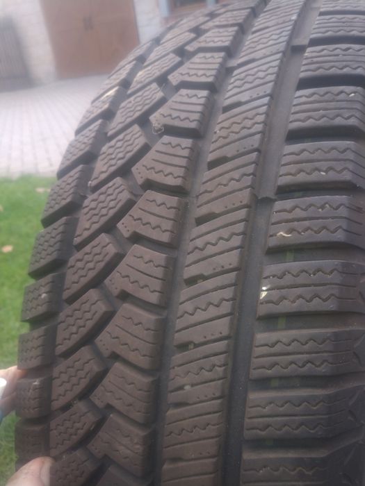 Opony zimowe 235/65r17