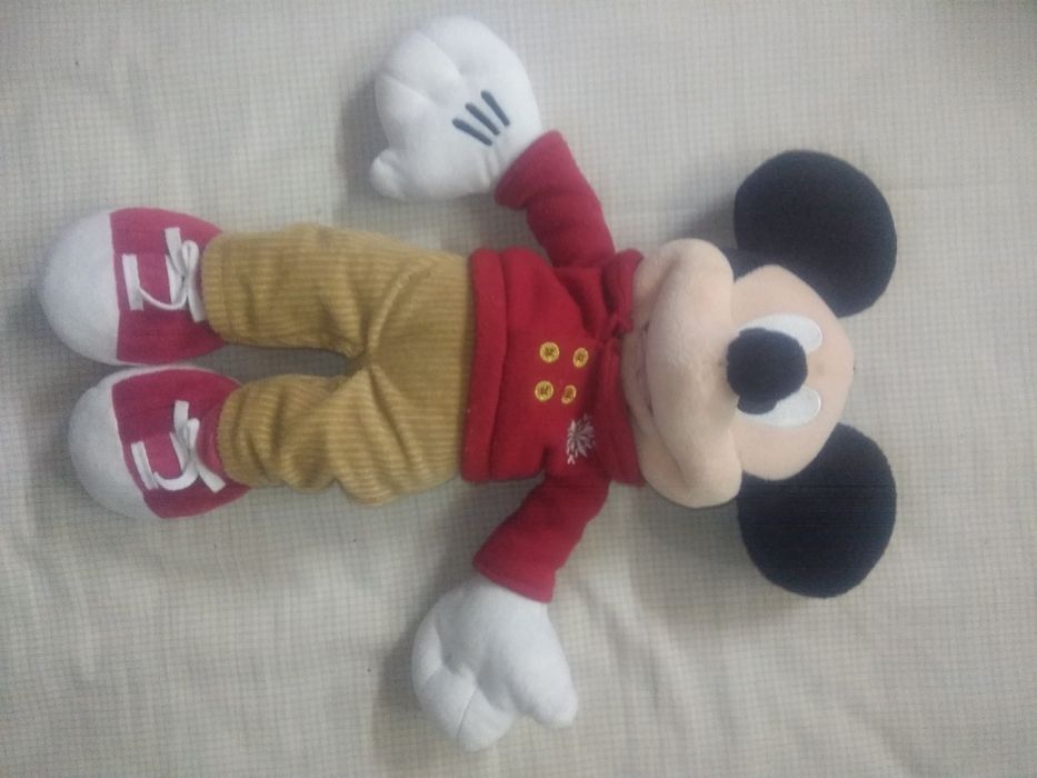 Vários peluches uns de banda desenhada