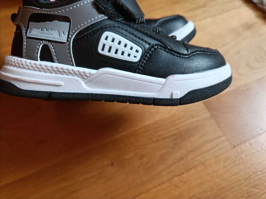 Buty nowe dla dziewczynki/chłopca, 28