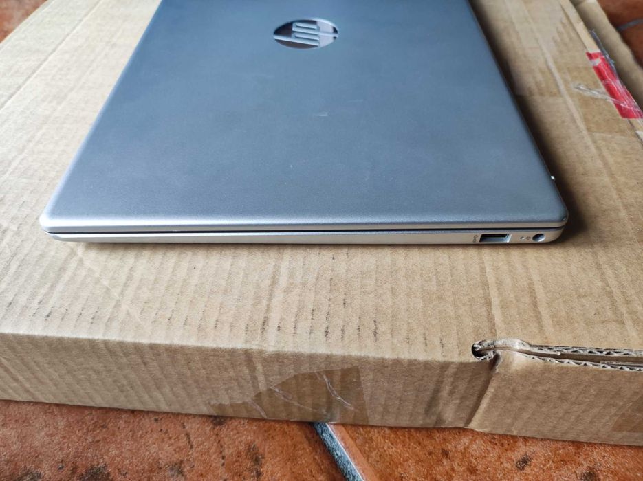 Portátil HP 15.6" FHD i5-1335U 16GB RAM 512Gb Nvme Windows 11