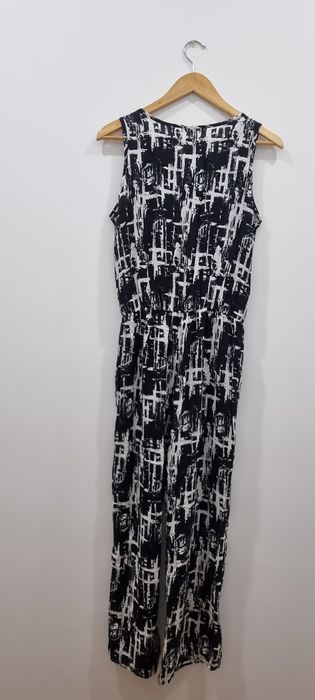 Macacão preto e branco
