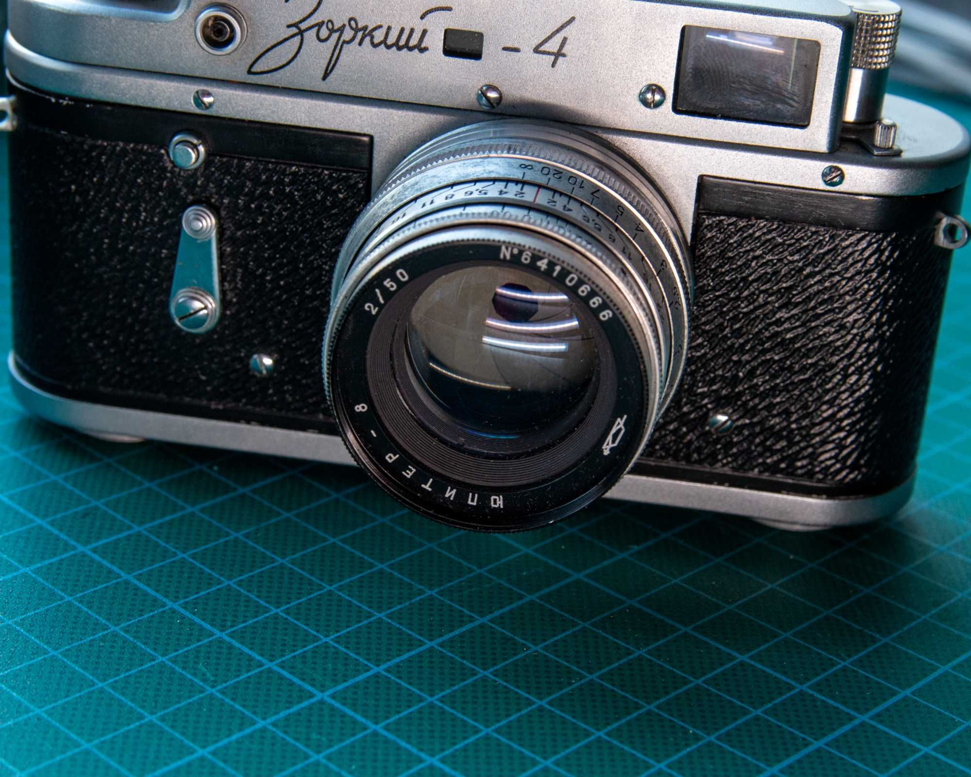 Máquina fotográfica Zorki-4 com objectiva Jupiter-8 50mm f/2