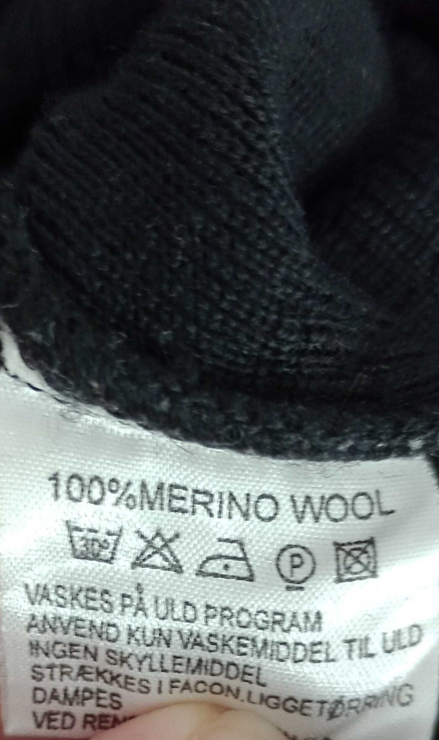 sweter wełniany merino czarny Bitte Kai Rand Copenhagen