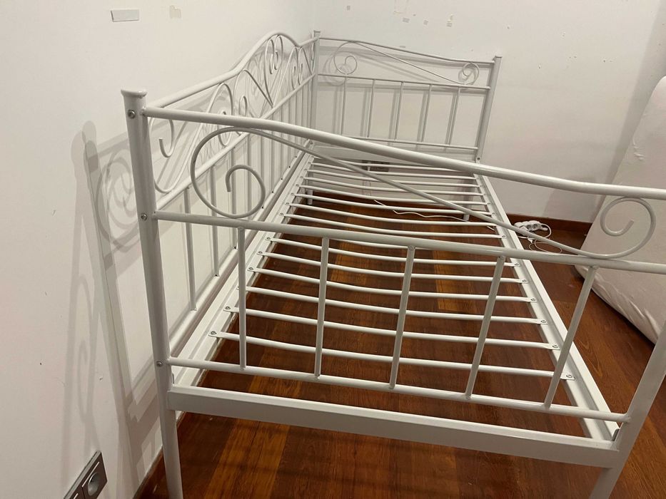 Łóżko metalowy stela