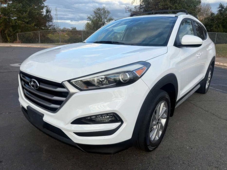Hyundai Tucson SE      2017