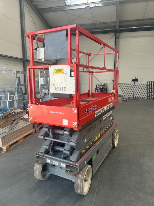 Wynajem podnośników Nożycowych i Przegubowych