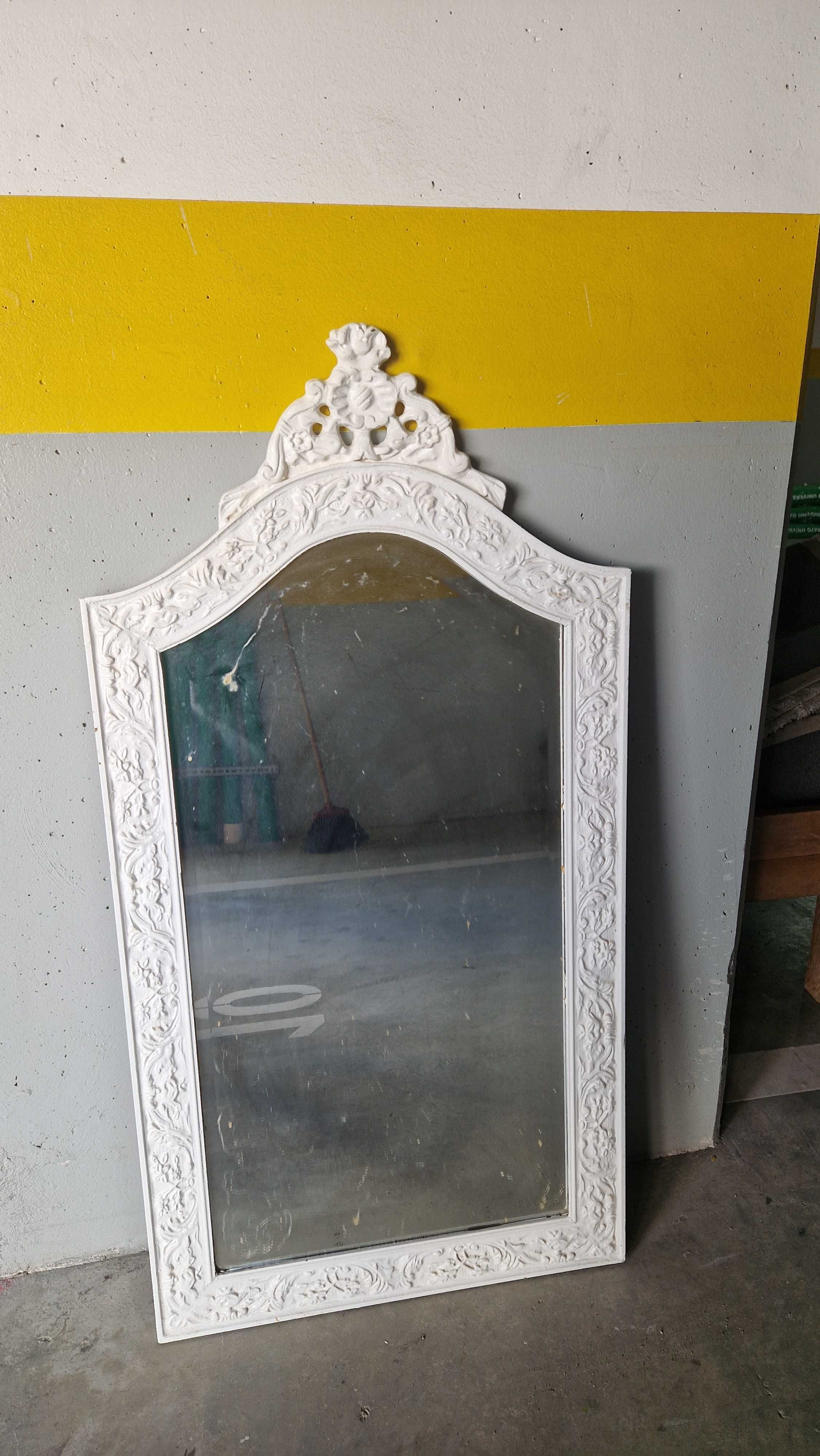 Espelho vintage, moldura de madeira