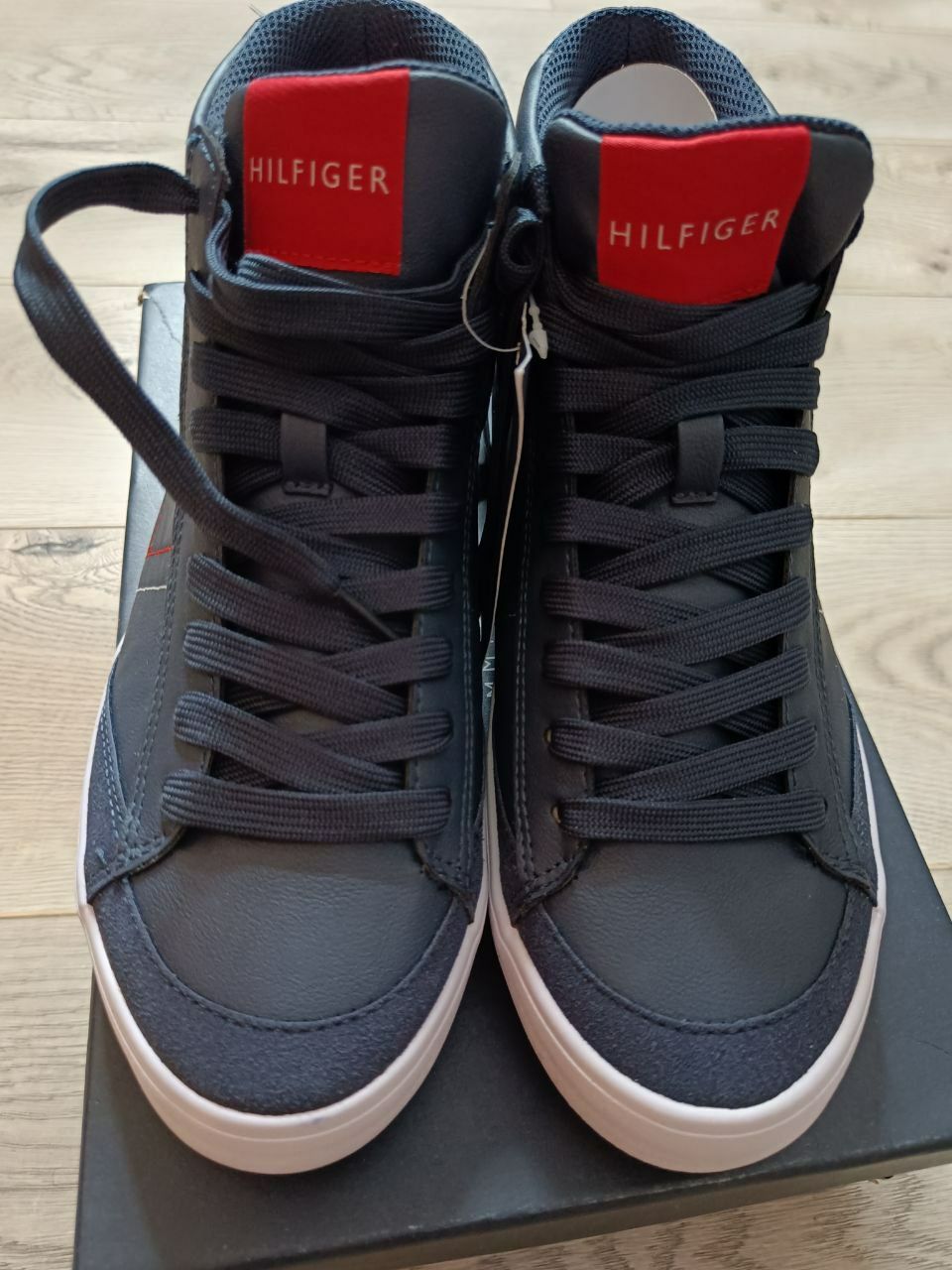 Snickers Tommy Hilfiger 8/41