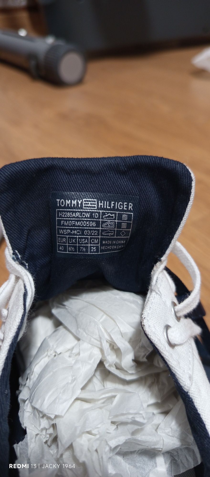 Tênis Tommy Hilfiger brancos