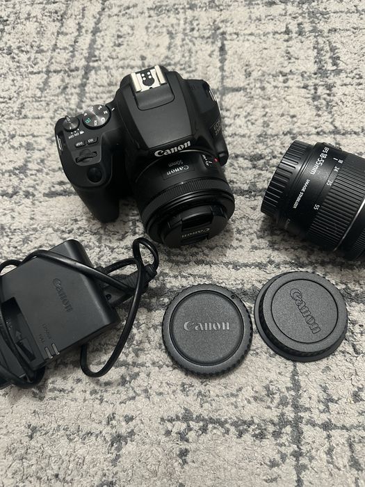 Conjunto camera canon 250d com lente 50mm