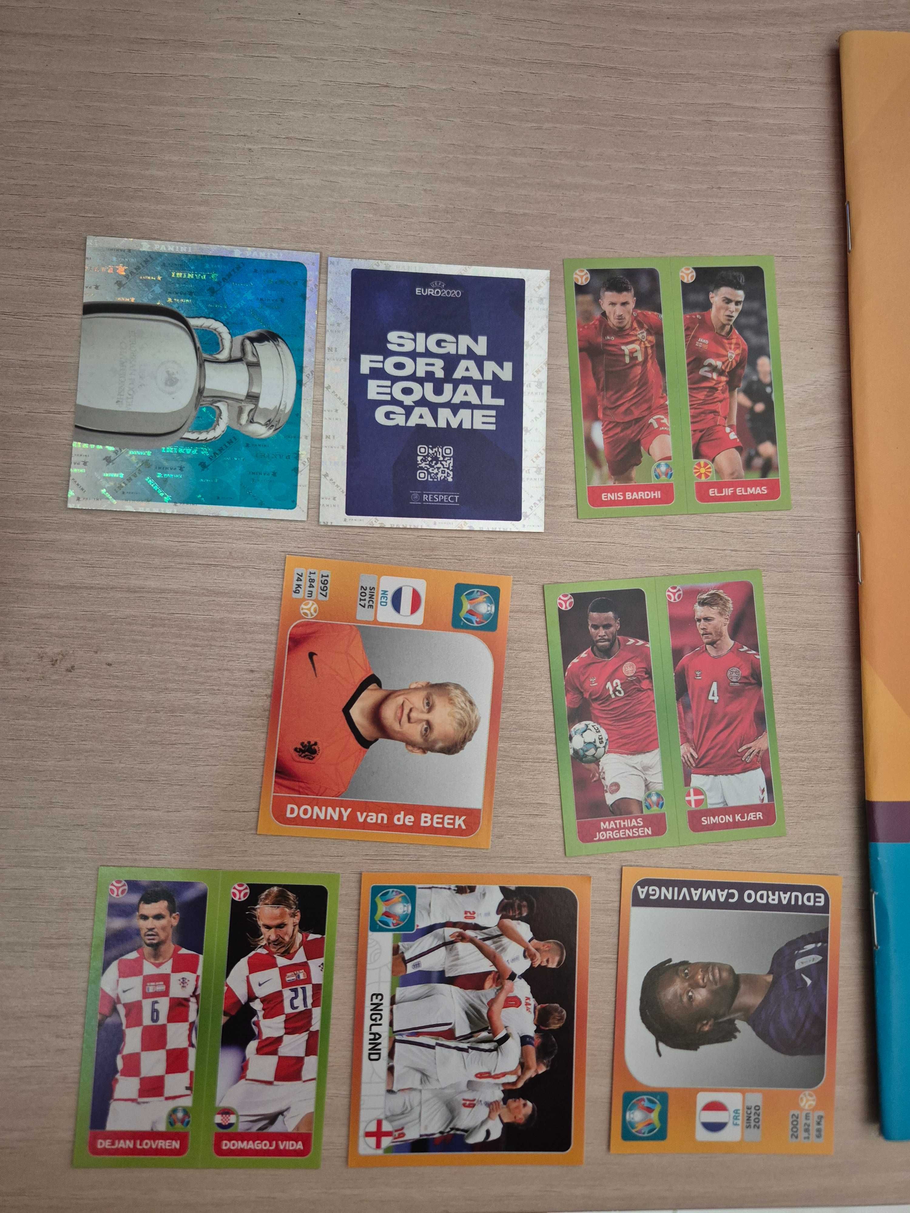 Caderneta Euro 2020 nova com 8 cromos