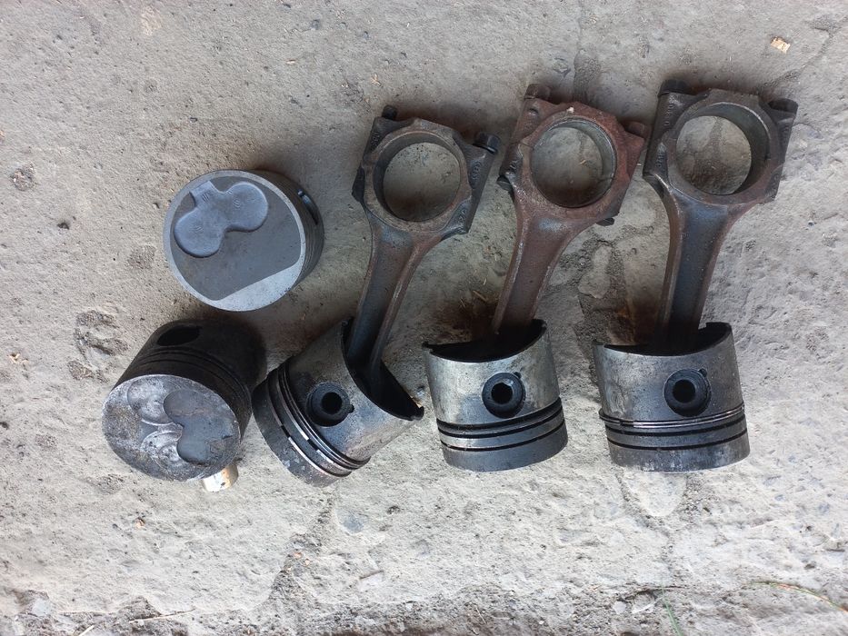 Деталі двигуна ауді 100