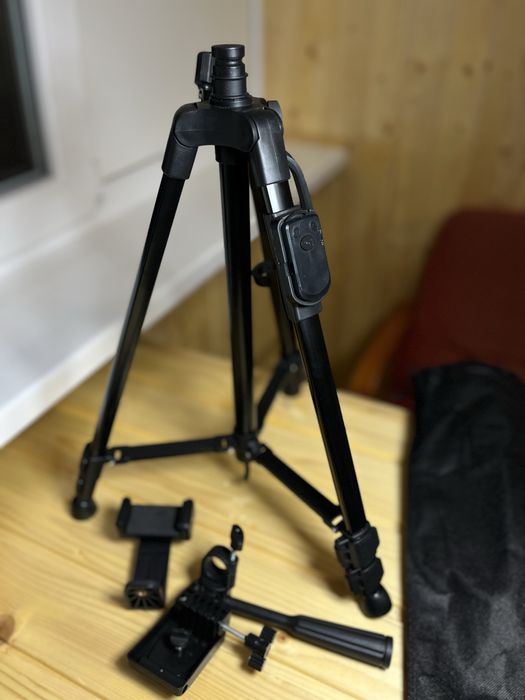Штатив  тріпод якісний тримамач для телефонів та ішшого обладнання
