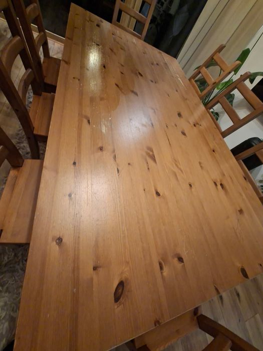 Sosnowy stół IKEA z krzesłami