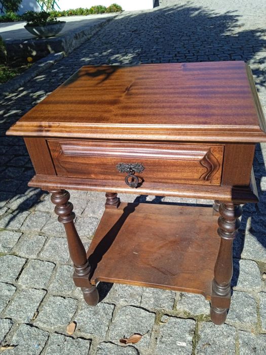 Mesa de apoio/cabeceira