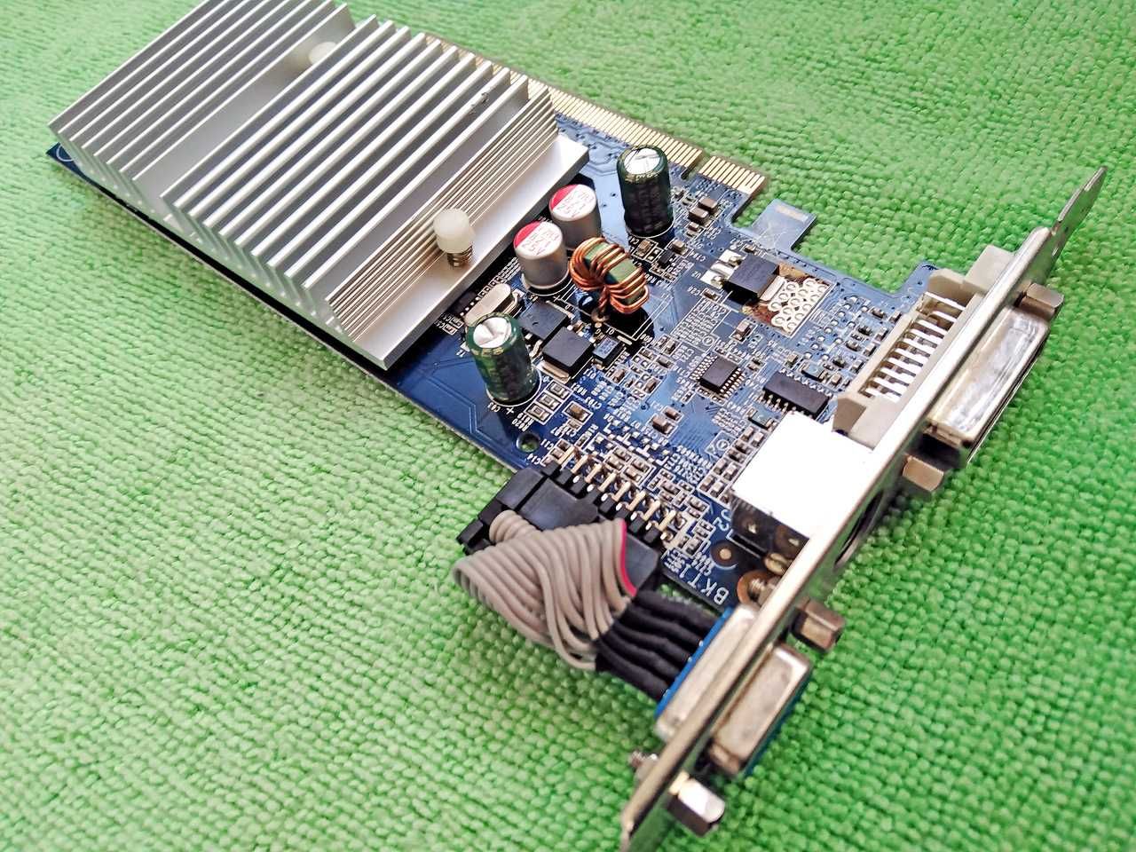 Видеокарта GIGABYTE GV-NX84G256HE