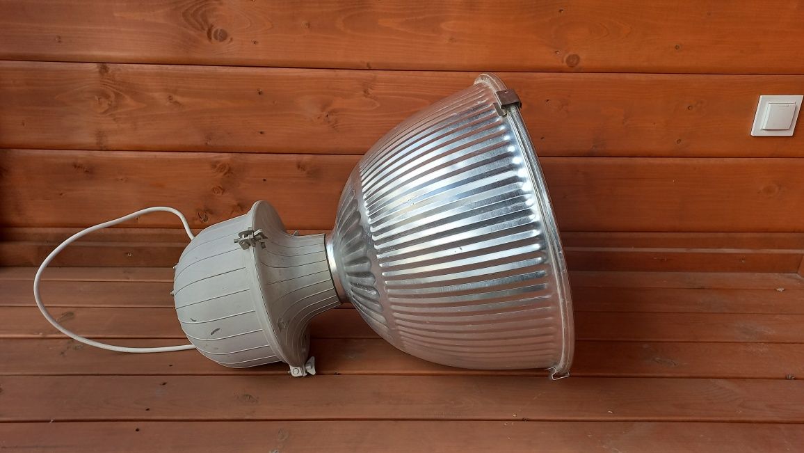 Lampa przemysłowa, ogrodowa, domowa