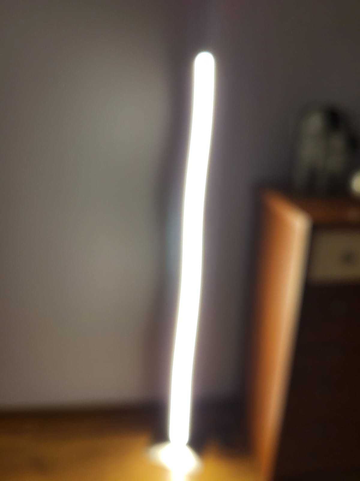 Lampa podłogowa LED