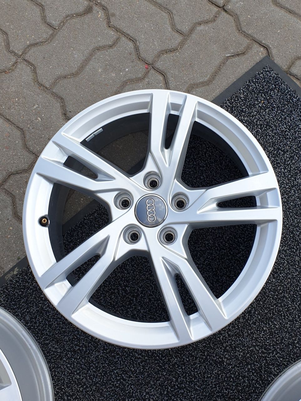 Felgi Aluminiowe Alu 17" Audi A3 8V 8P Q2 5x112 Oryginalne