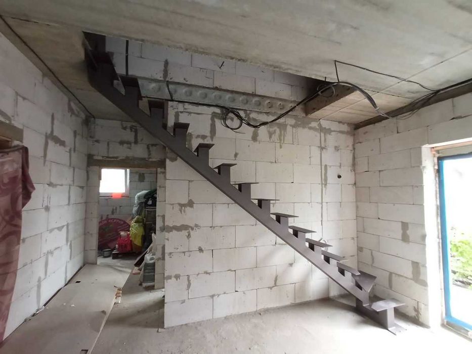 Косоурные каркасы конструкционных лестниц