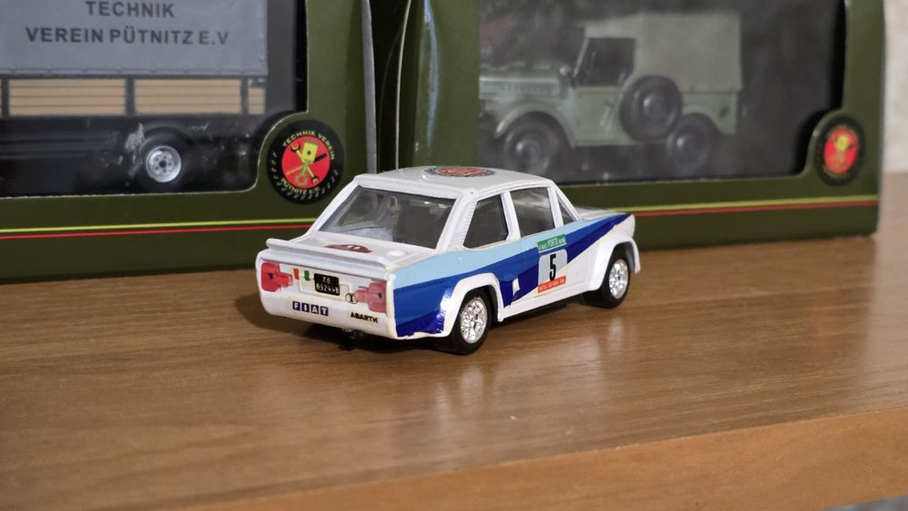 Модели машинки 1:43