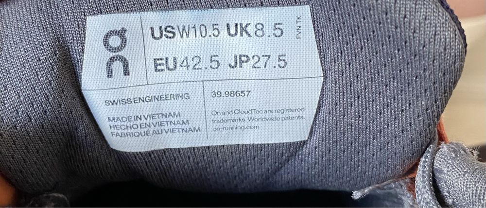 Buty damskie do biegania ON Running Cloudstratus  r.42,5